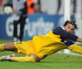 开云体育官方网站-阿克一剑封喉，尤文粉碎法国足球的最后骄傲