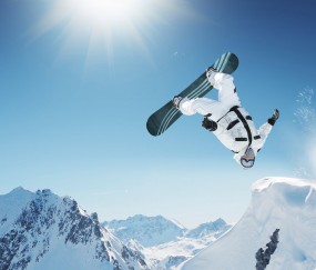 开云官网-赛道与球场，当F1年度争冠焦点战遇上上海队一波带走老鹰