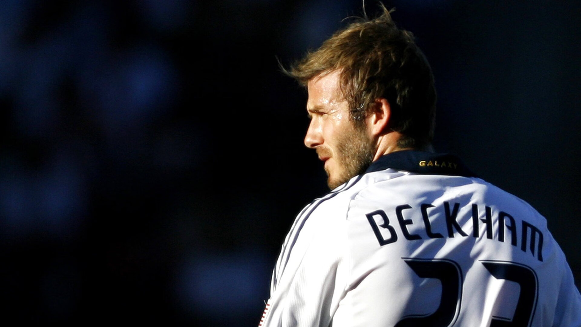 波兰铁骑与苏亚雷斯之矛,当历史锋刃刺穿现代足球的攻防艺术