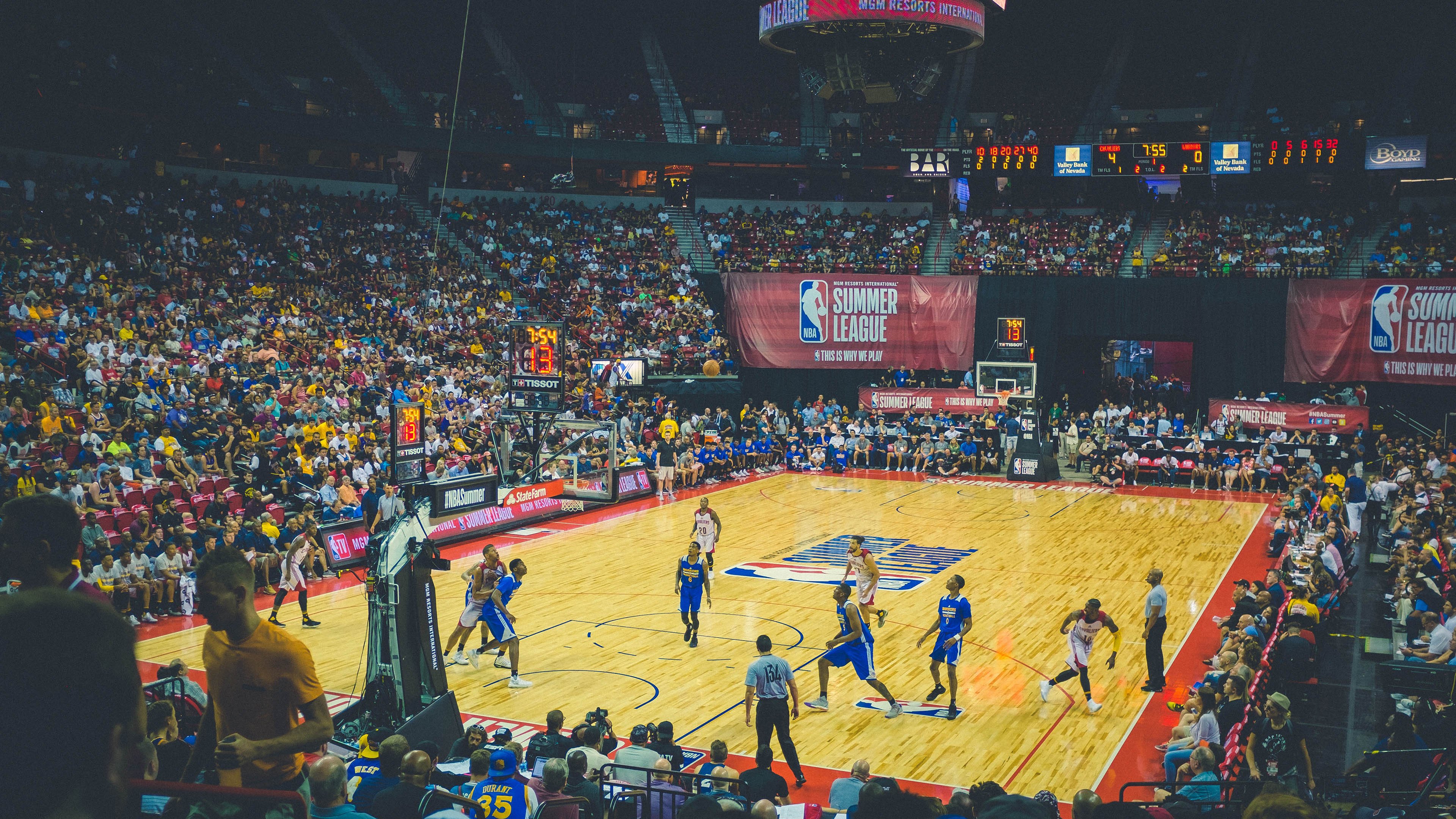 当F1争冠悬念撞上CBA，一场奇才如何冲垮辽宁王朝